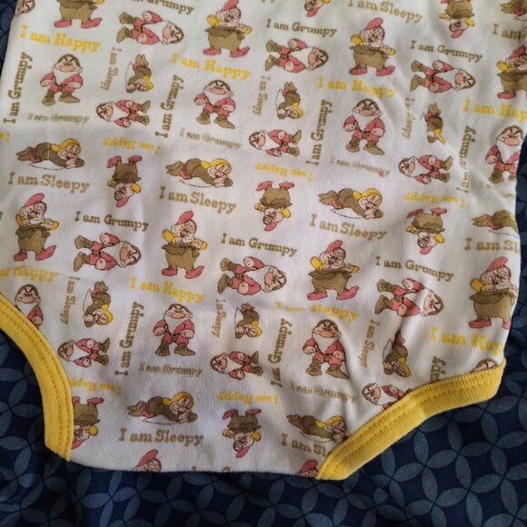disney dwarfs onesie 6 to 9 months - Picture 7 of 10